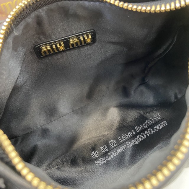 miumiu繆繆專櫃最新款小羊皮Wander手袋經典Matelasse紋理繡花手提肩背包 jh2556型號：5BC125